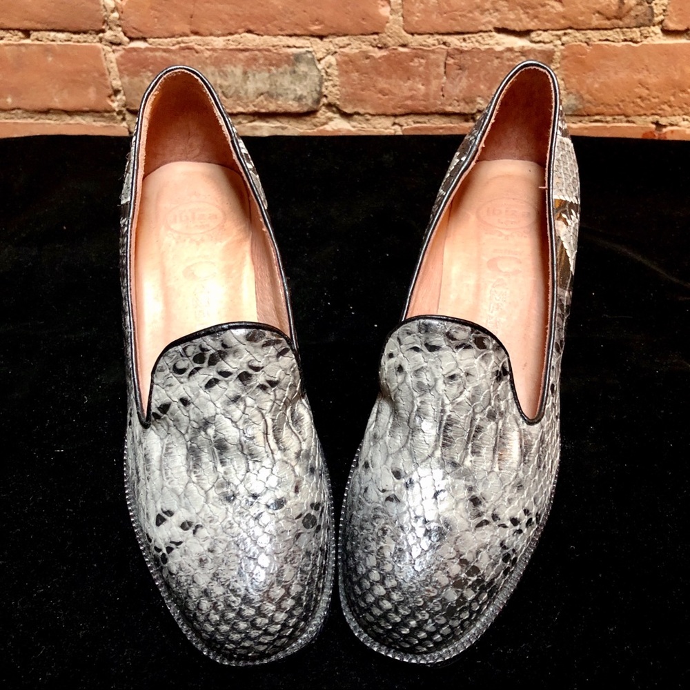 FLASH SALE! JEFFREY CAMPBELL Grey Snakeskin Heels